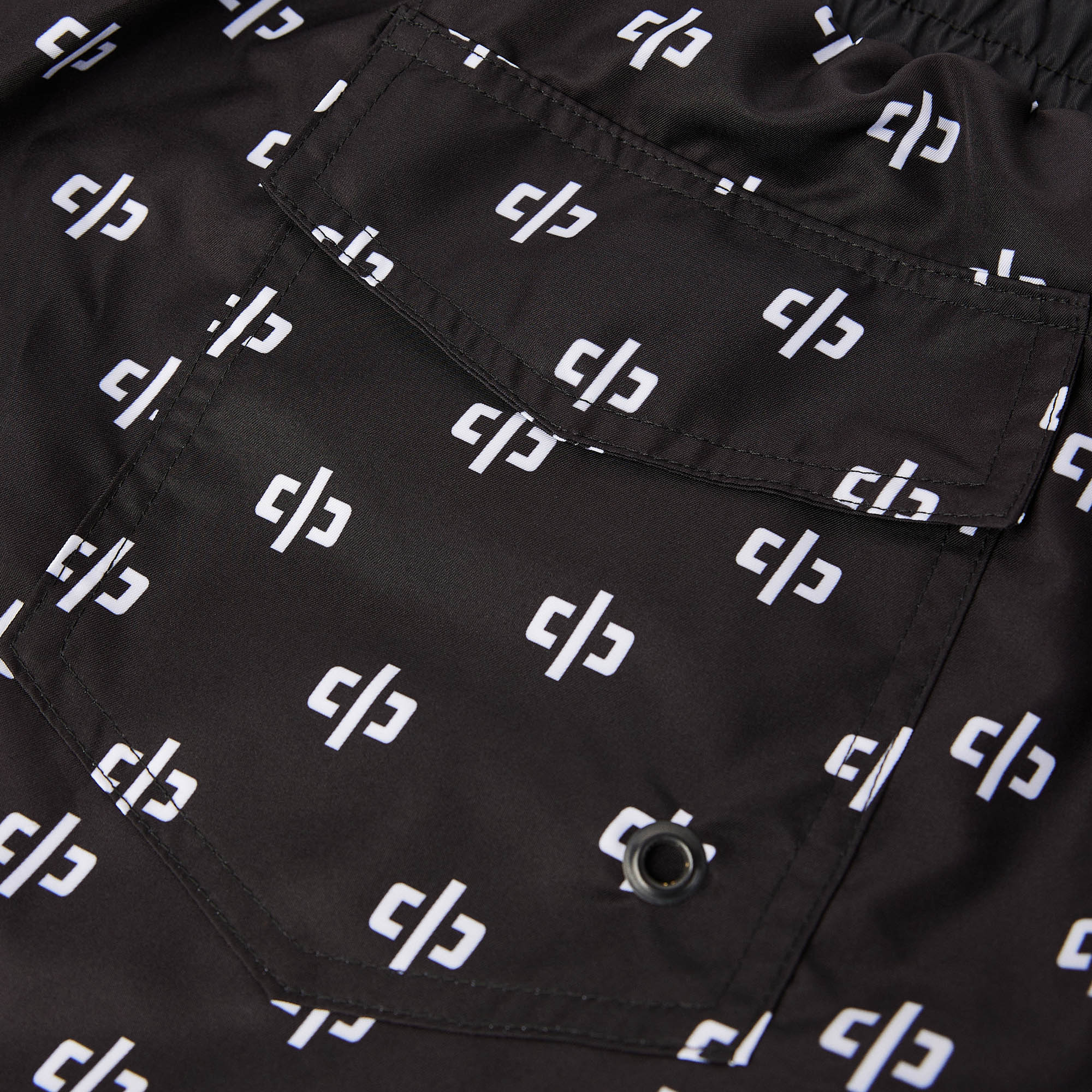 icon monogram trunk / black