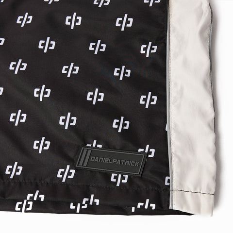 icon monogram trunk / black + ivory