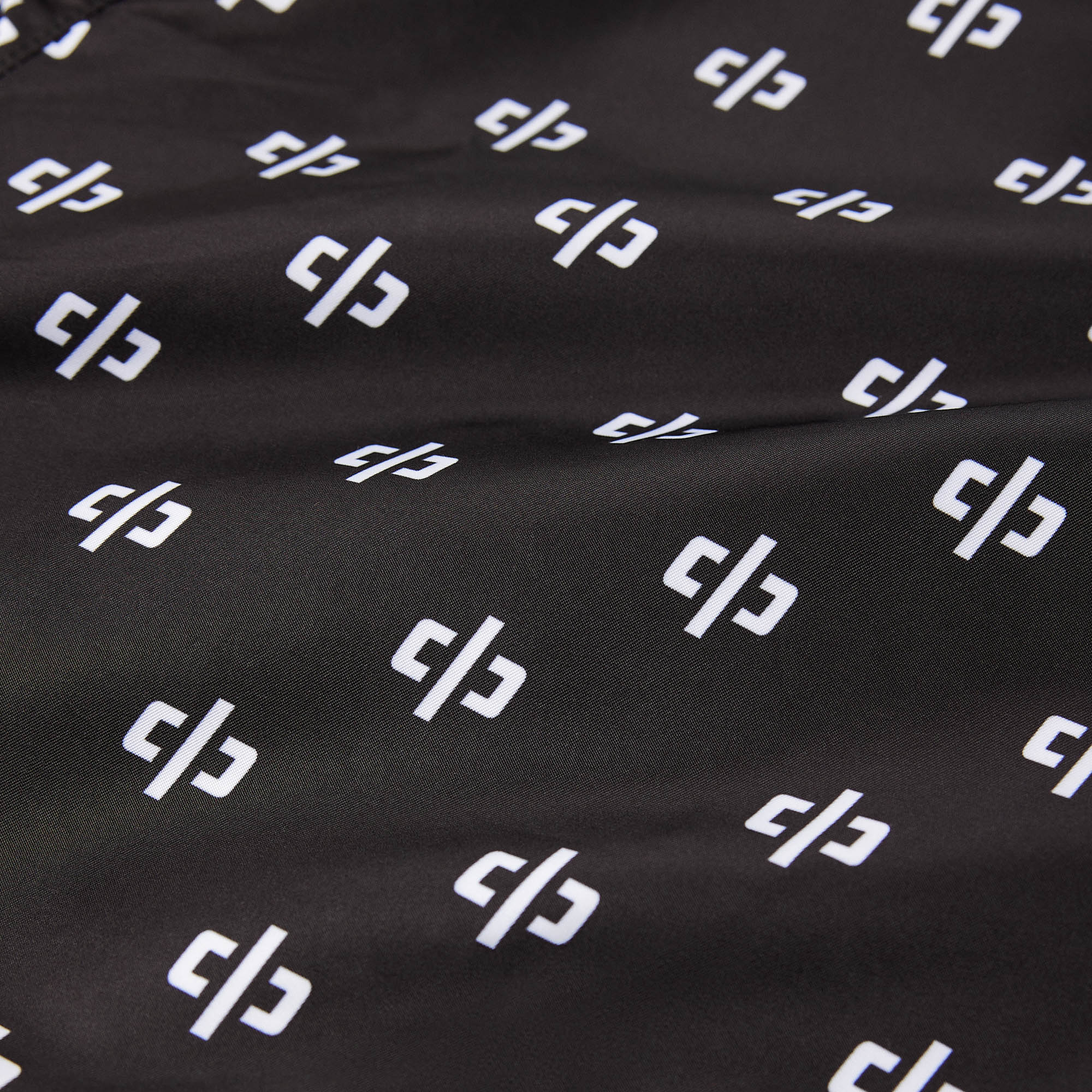 icon monogram trunk / black + ivory