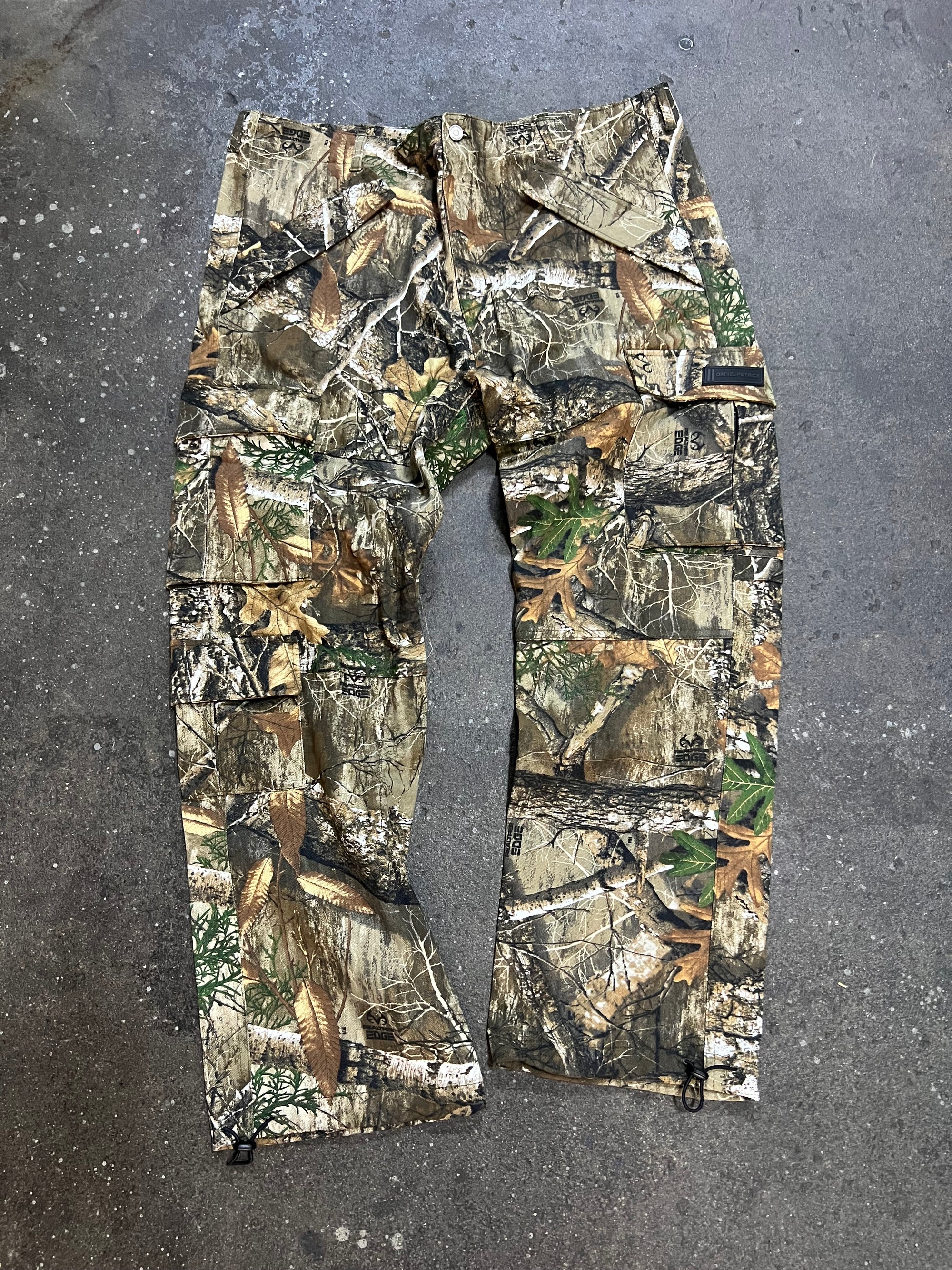 7 pocket cargo / real tree camo