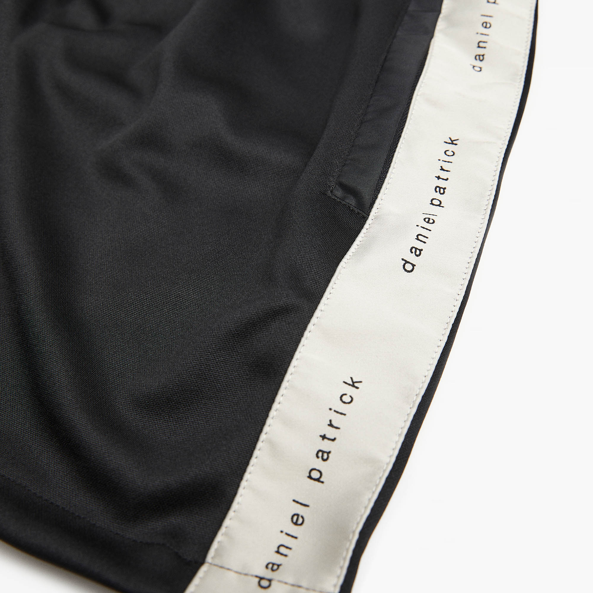 Classic Gym Short in Black/Ivory
