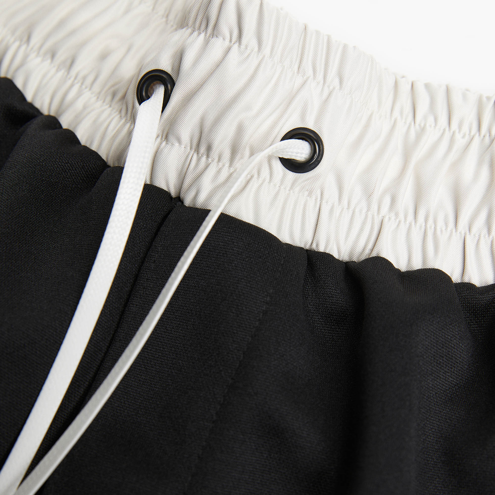 Classic Gym Short in Black/Ivory